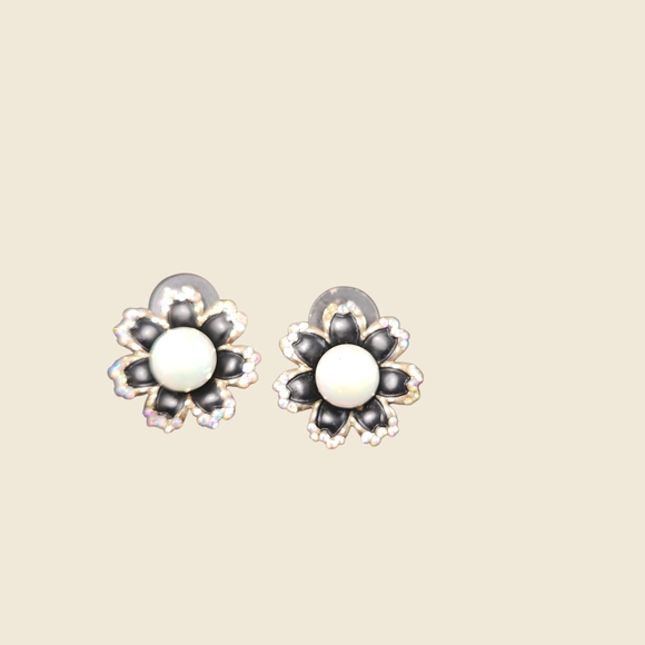 Elegant Black and Pearl Coro Flower Earrings - Picture 2 of 3